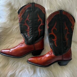 dingo Black Boots with Gold Logo Pull Tab